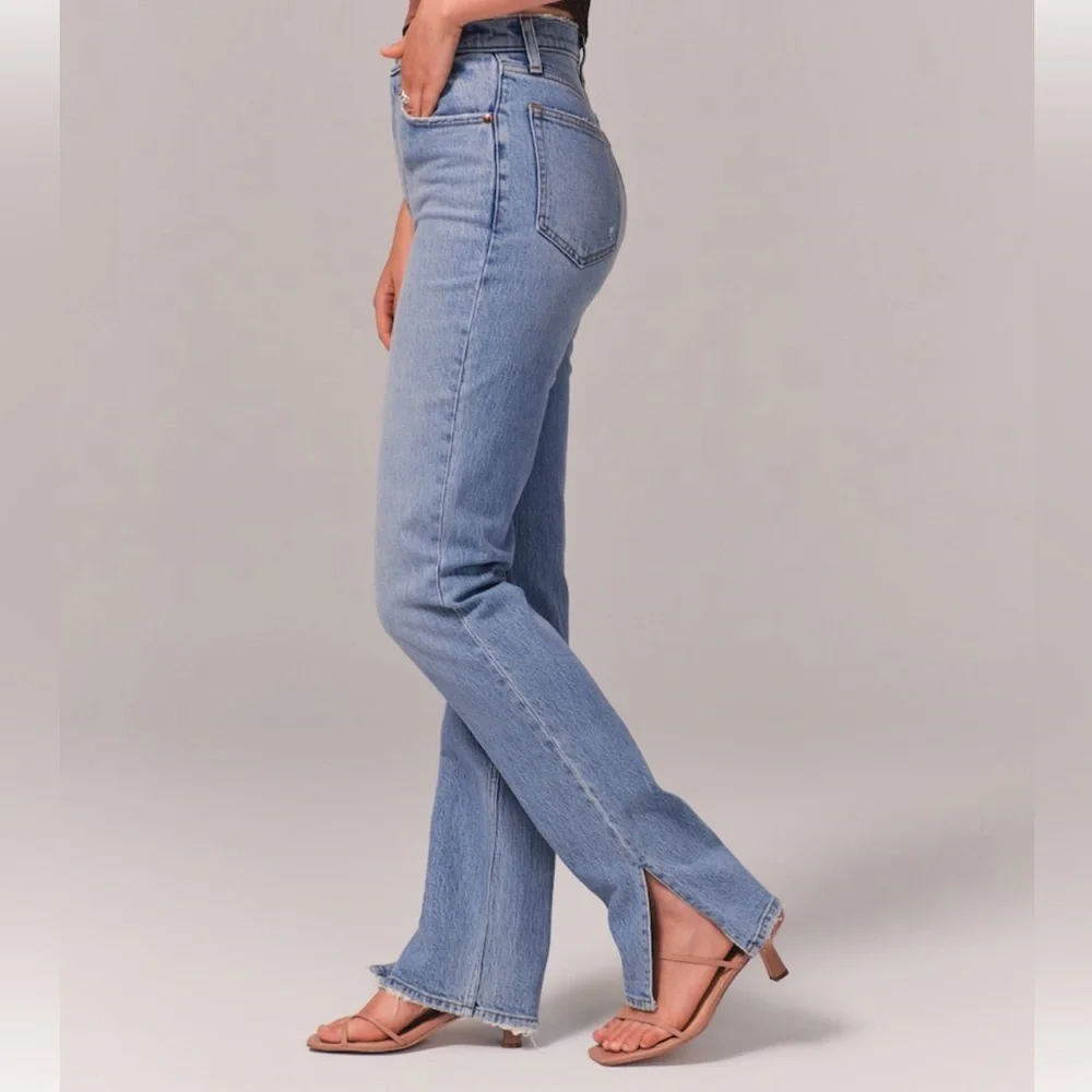 Abercrombie Ultra High Rise 90s Straight Jeans - Picture 2 of 5